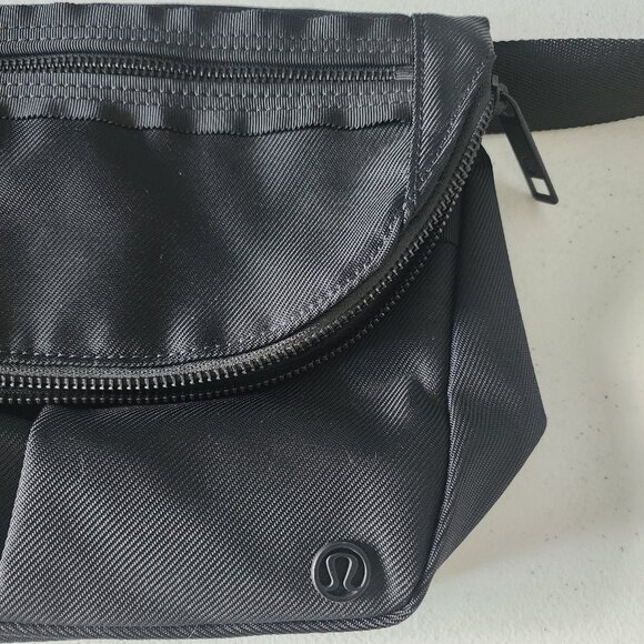 Lululemon Festival Bag II "LIKE NEW" - Picture 3 of 16